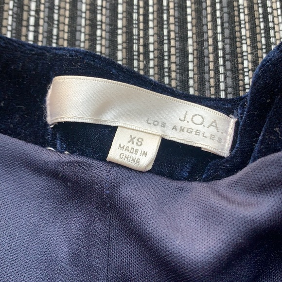 J.O.A. High Waist Sequin Shorts - Picture 4 of 4